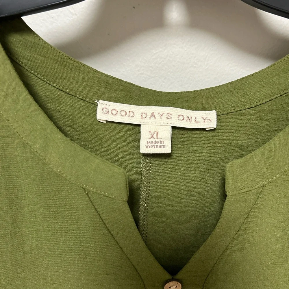 Good Days Only Olive Green Sleeveless Top XL Henley Button Casual Blouse - Picture 4 of 5